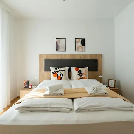 Sunny 1br With Balcony By Hm