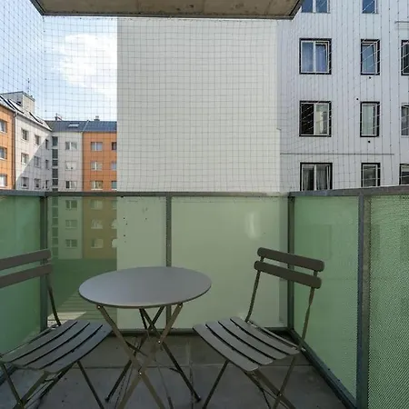 Sunny 1br With Balcony By Hm Διαμέρισμα