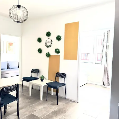 Charming Three Bedrooms Near Station *