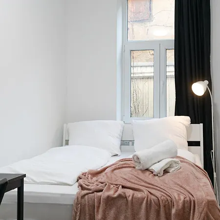 Affordable 5-br Shared / Enkplatz U3 Getaway Vienna