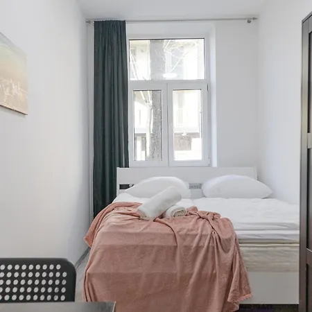 Apartment Affordable 5-br Shared / Enkplatz U3 Getaway