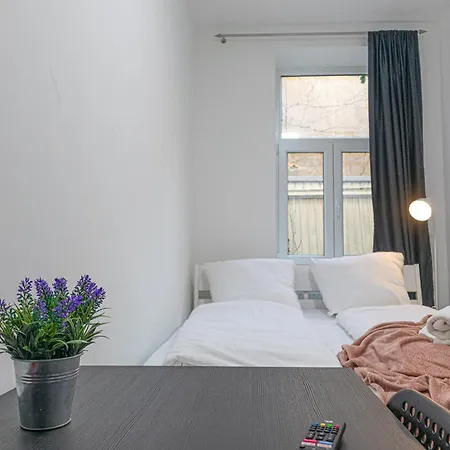 Affordable 5-br Shared / Enkplatz U3 Getaway *