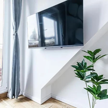 Luxury 2br And 1lr With Balcony - 9 Min To Center شقة