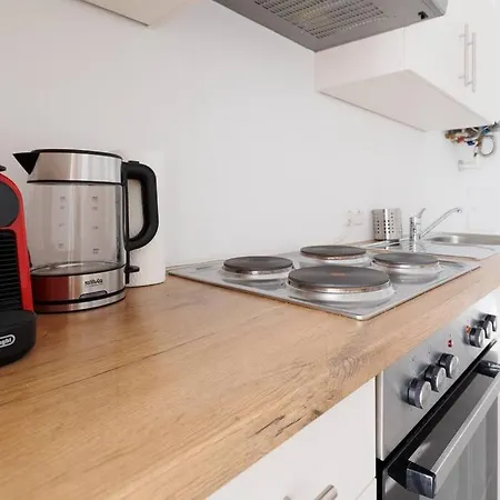 Modern Near Center - 2br, Netflix *