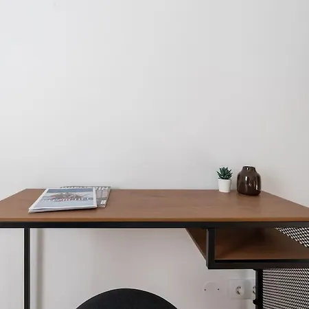 Apartment Hm • Sleek 1br With Balcony