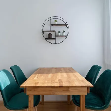 Hm • Sleek 1br With Balcony Apartment *