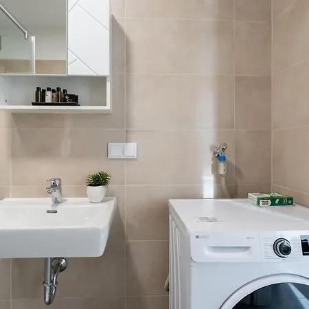 Apartment Hm • Sleek 1br With Balcony *