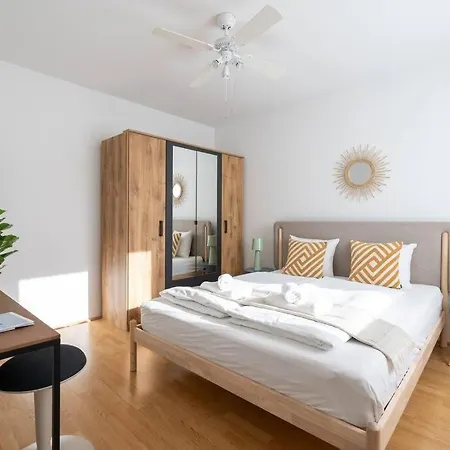 Hm • Sleek 1br With Balcony Vienna