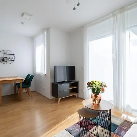 Hm • Sleek 1br With Balcony Vienna