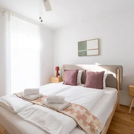 Apartment Hm • Modern 1br Apt With Balcony *