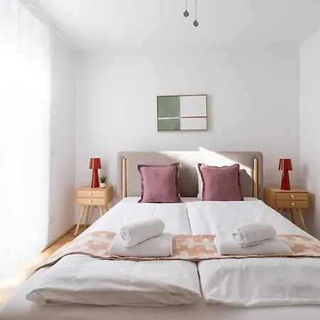 Hm • Modern 1br Apt With Balcony