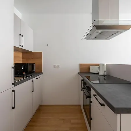 Stylish 1br Escape, Quick By Hm Apartment *