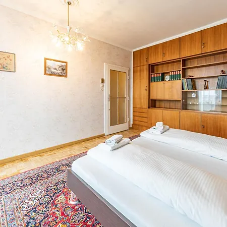 Vintage + View + Balcony - The Original Apartment *