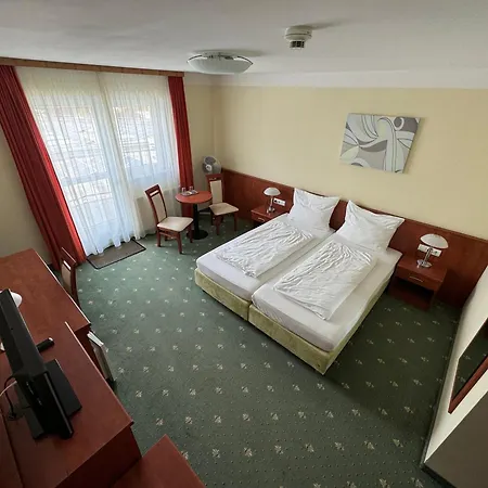 Breitenlee Hotel 2*