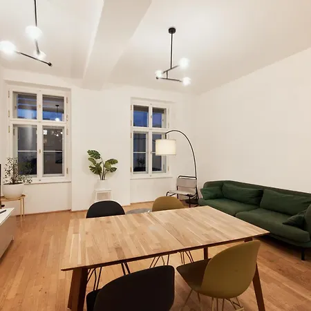 Apartment Designer In The Center *