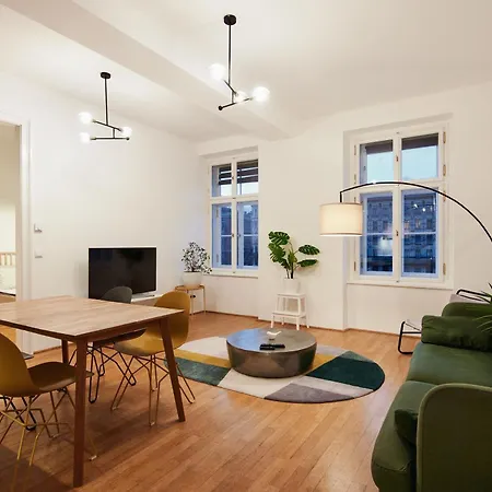 Apartment Designer In The Center *