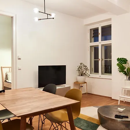 Designer In The Center Apartment *