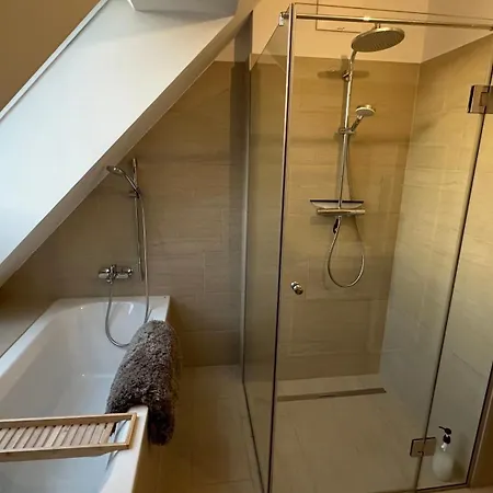 Wiener Schloss Wilhelminen 360° Views Apartment *