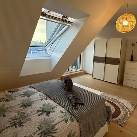 Apartment Wiener Schloss Wilhelminen 360° Views *