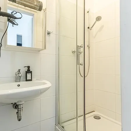 Stylish 1br Apartment- Near Westbahnhof U3&u6 * Vienna