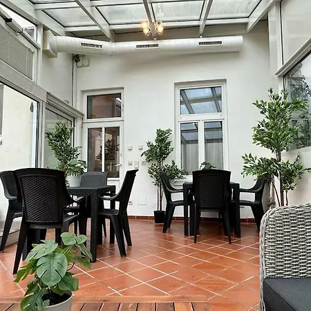 5 Bedroom I Winter Garden I Near Metro *