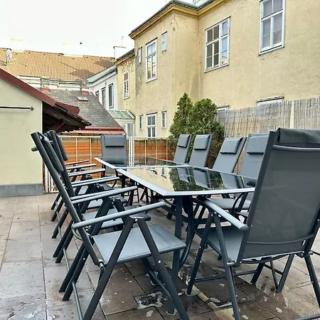 Daire 5 Bedroom I Winter Garden I Near Metro *