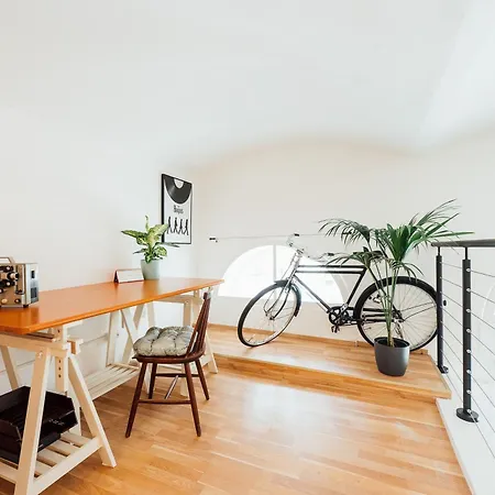 The Garage No.6 Apartment