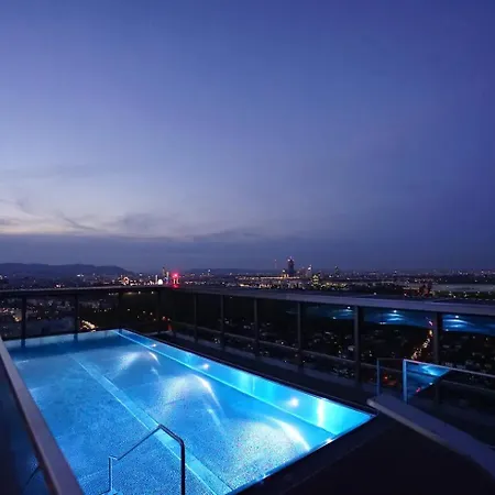 Exquisite Studio With Rooftop Pool