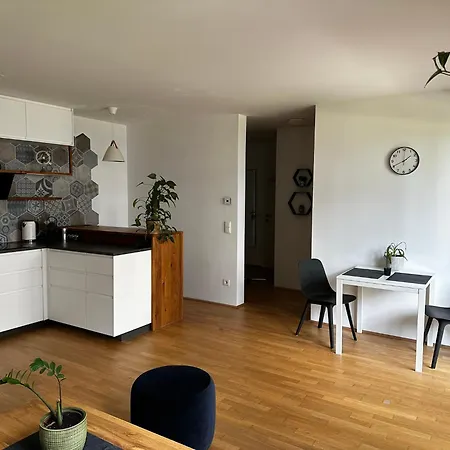 Apartment 2-zimmer In Oberlaa Mit Privatem Tiefgaragen Platz *