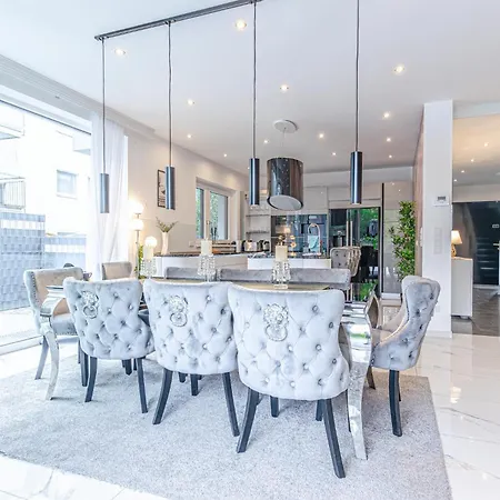 Villa Luxury 6br-4ba With Private Pool & Sauna - Pets Allowed *