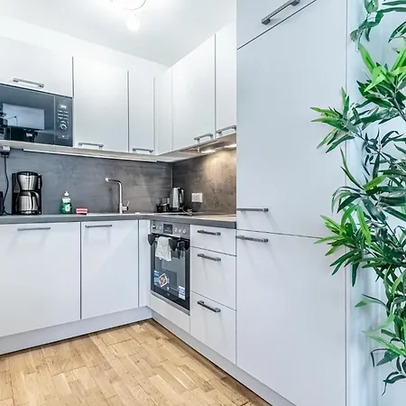 Charming 1br, Steps From Reumannplatz U1 Vienna