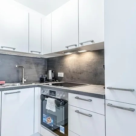 Apartment Charming 1br, Steps From Reumannplatz U1 Vienna