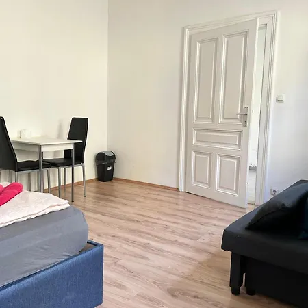 Apartment Cozy 4br Shared Apt.- Near U3/zippererstrasse *