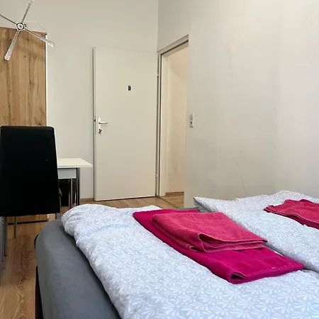 Cozy 4br Shared Apt.- Near U3/zippererstrasse
