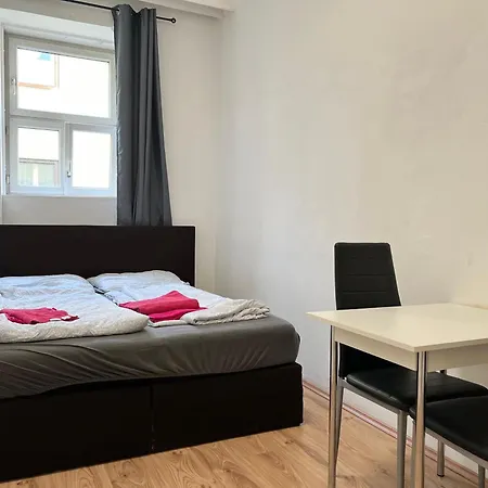 Cozy 4br Shared Apt.- Near U3/zippererstrasse
