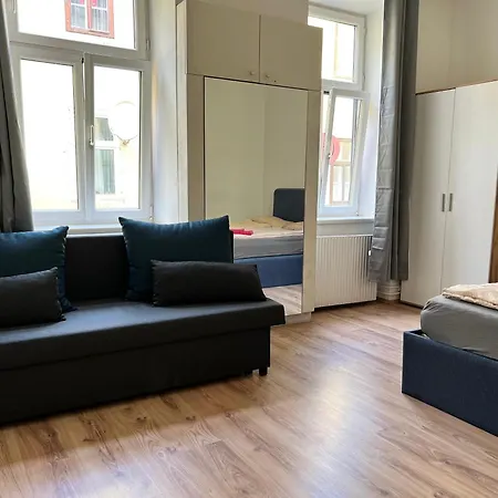 Apartment Cozy 4br Shared Apt.- Near U3/zippererstrasse
