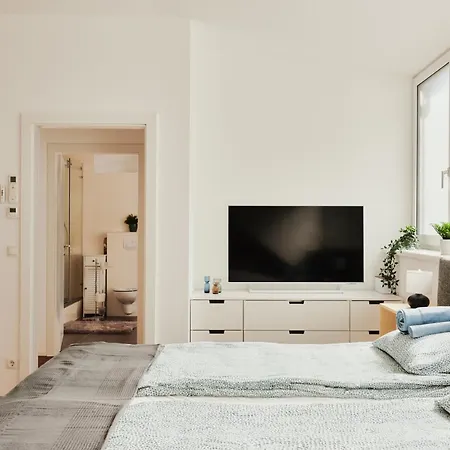 New Spacious Ultra-modern In Westbahnhof Vienna