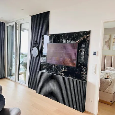 High-end Close To Metro And Uno-city With E-parking
