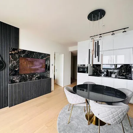 Apartment High-end Close To Metro And Uno-city With E-parking *