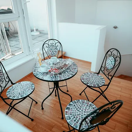 Apartment Deluxe *