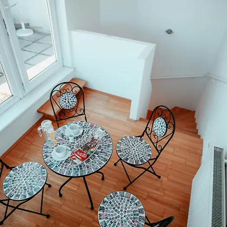 Apartment Deluxe *
