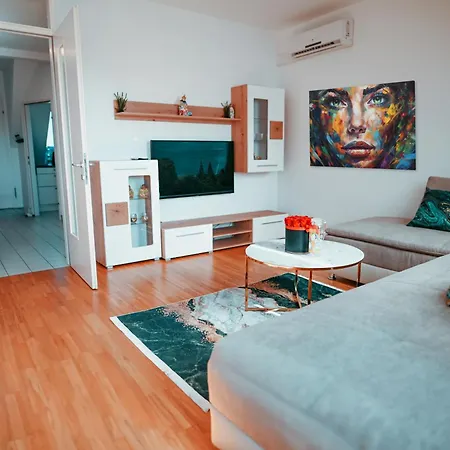 Apartment Deluxe *
