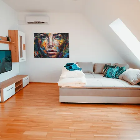 Apartment Deluxe *