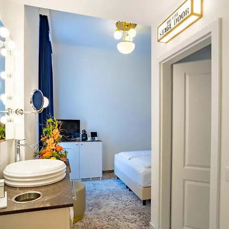Hotel Theaterhotel & 4*