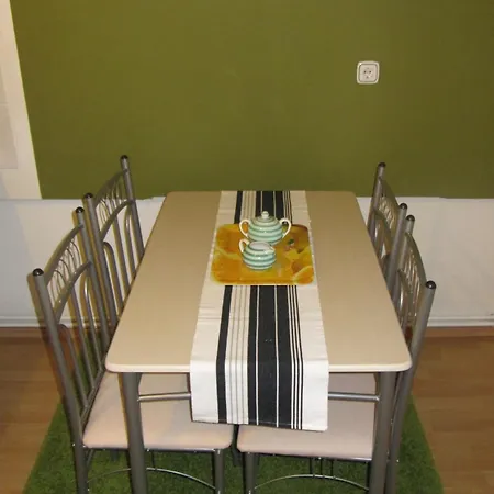 Heine Apartment *