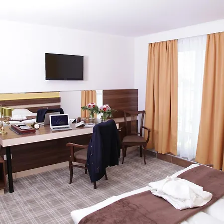 Hotel Primus & 3*