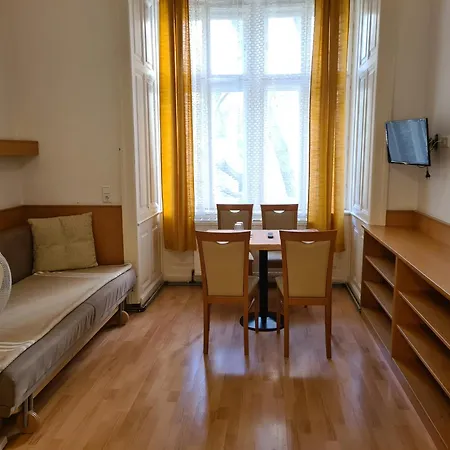 Ani-falstaff Hotel