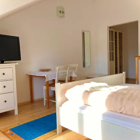 Gaestezimmer Puzwidu Bed & Breakfast *