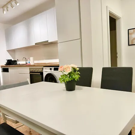 Modern With Balcony & Free Parking - Nearby Metro Apartmán Vídeň