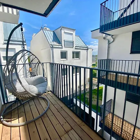 Modern With Balcony & Free Parking - Nearby Metro Apartmán *